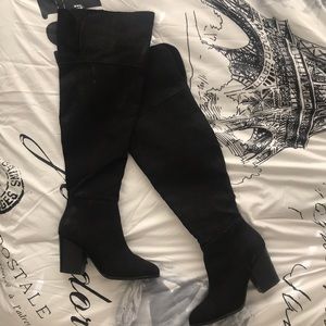 Knee high suede black boots 🖤
